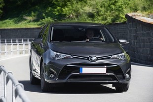 autoweek.cz - Toyota představila operativní leasing na nový Avensis