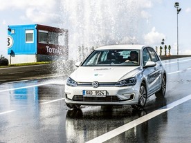 autoweek.cz - První kurz bezpečné jízdy s elektromobilem