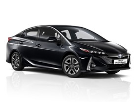 autoweek.cz - Toyota představila nový pětimístný Prius Plug-in