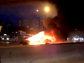 autoweek.cz - Tesla v Moskvě vzplanula po kolizi