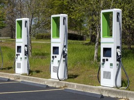 autoweek.cz - Kritika budování sítě nabíjecích stanic v EU