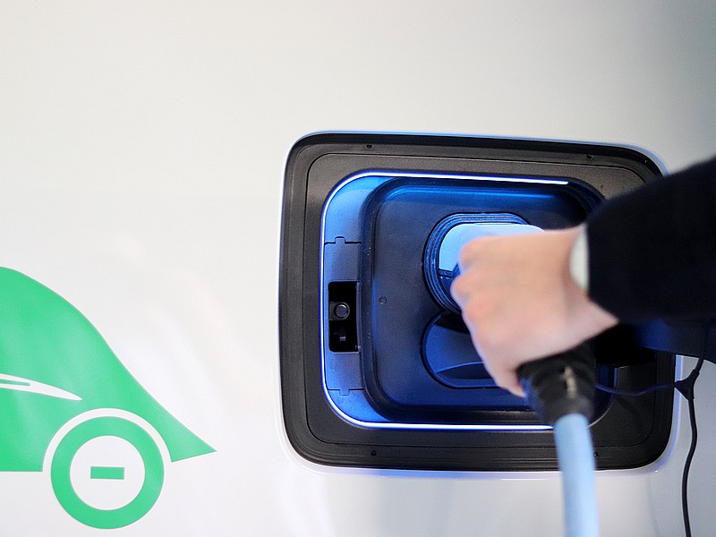 Přechod EU na elektromobily sníží emise CO2 jen o 0,4 %