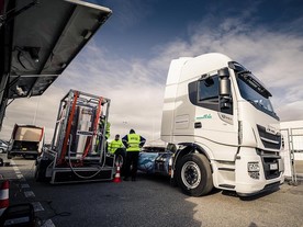 autoweek.cz - První mobilní plnicí LNG stanice na Moravě 