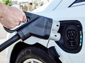 autoweek.cz - Teplo může zpomalit elektromobily