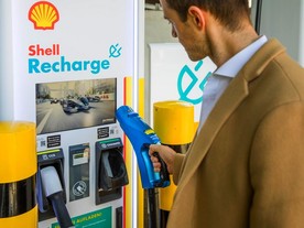 autoweek.cz - Silniční nákladní doprava na cestě k dekarbonizaci