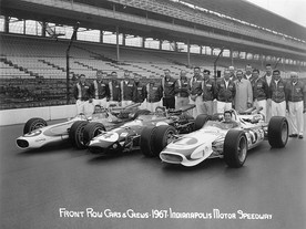1967 Indy 500: první řada - zleva Johncock, Gurney a Andretti
