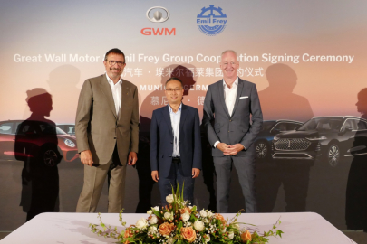Podpis smlouvy mezi GWM a Emil Frey Group