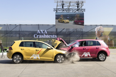 AXA crash test 2022 - Volkswagen e-Golf a Golf VII