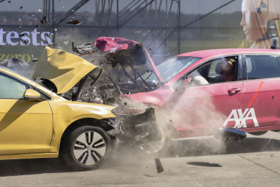 AXA crash test 2022 - Volkswagen e-Golf a Golf VII