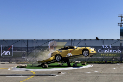 AXA crash test 2022 - Tesla