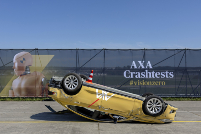 AXA crash test 2022 - Tesla