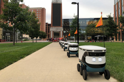 Doručovací roboti jsou jedním z budoucích konceptů mobility společnosti Magna