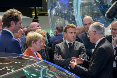Mondial Automobile 2022: John Elkan, Linda Jackson, Emanuel Macron a Carlos Tavares