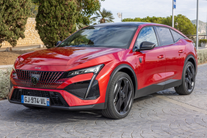 Peugeot 408 GT Hybrid 225 e-EAT8