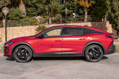 Peugeot 408 GT Hybrid 225 e-EAT8