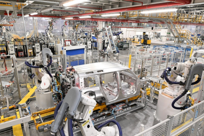 JLR Nitra Defender manufacturing
