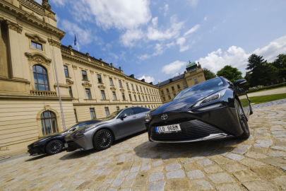 toyoty-mirai-pred-uradem-vlady-2.jpg