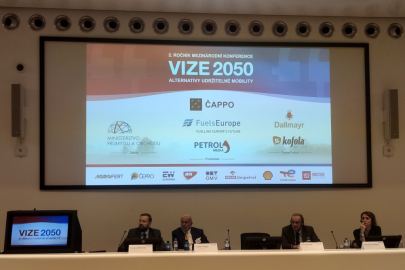 Tomasz Wiatrak (Orlen Unipetrol), Oszkár Világi (MOL), Eric Quenet (Total Energies) a Monika Przybys (Shell)