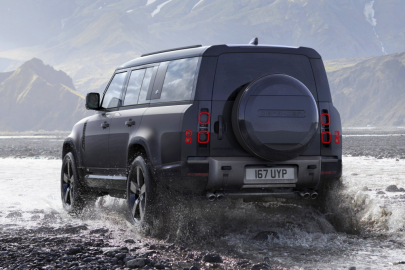 Land Rover Defender 24MY 130 V8