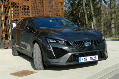 Peugeot 408