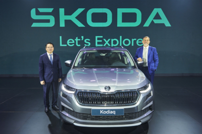 Martin Jahn, člen představenstva Škoda Auto za oblast prodeje a marketingu (vpravo) a Le Do, generální ředitel projektu Škoda ve Vietnamu