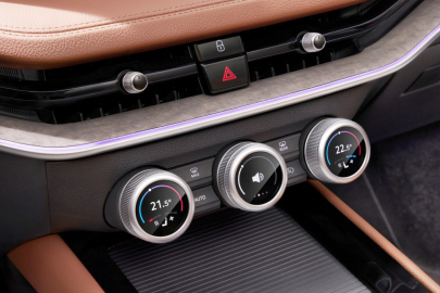 Škoda Superb - multifunkční panel s otočnými ovladači Smart Dials