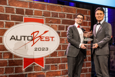 Prezident společnosti Hyundai Motor Nederland J. P. Lee převzal ocenění EcoBest 2023