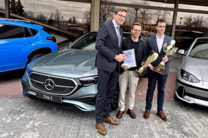 Auto roku 2024 v České republice - ministr Kupka s představiteli Mercedesu-Benz ČR