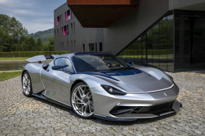 Automobili Pininfarina Battista - Čeladná