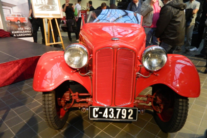 1000 mil československých Jawa 700