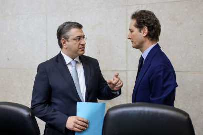 Apóstolos Tzitzikóstas a John Elkann