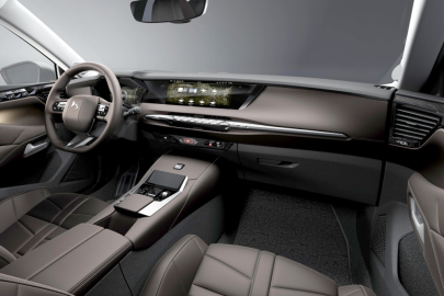 DS Automobiles N°4