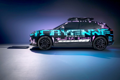 Porsche Cayenne prototyp EV s indukčním nabíjením