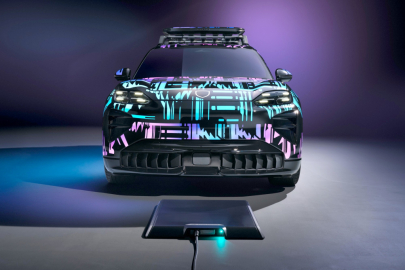 Porsche Cayenne prototyp EV s indukčním nabíjením