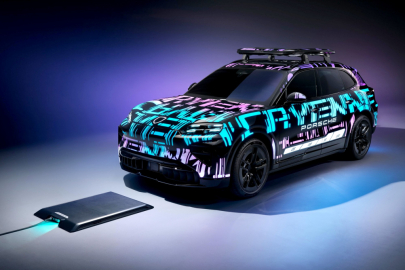 Porsche Cayenne prototyp EV s indukčním nabíjením
