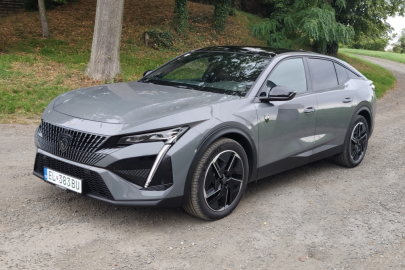 Peugeot E-408 GT