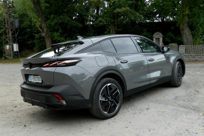 Peugeot E-408 GT