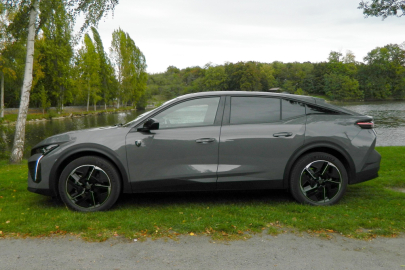 Peugeot E-408 GT