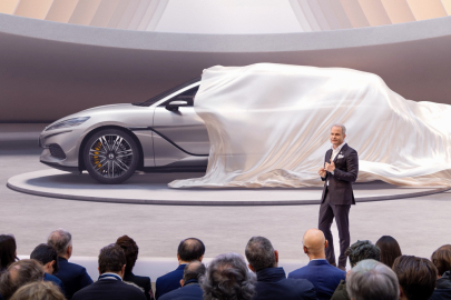 Šéfdeisgner BYD Wolfgang Egger představuje vůz Denza  Z9 GT