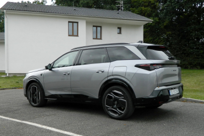 Peugeot E-5008 GT Dual Motor 325 AWD