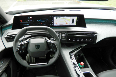 Peugeot E-5008 GT Dual Motor 325 AWD