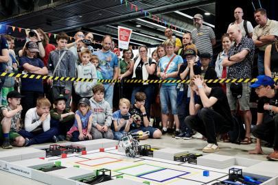 Maker Faire Prague Robosoutěž credit FEL ČVUT Petr Neugebauer