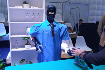 Humadoidní robot