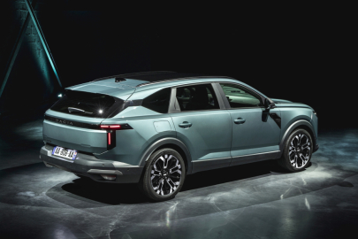 Dacia Striker Journey hybrid 155