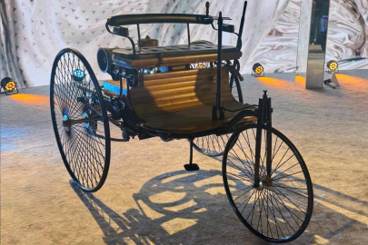 Mercedes-Benz  si připomíná 140 let inovací