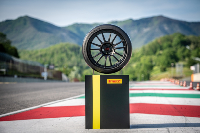 Pirelli P Zero Trofeo RS 3.jpg