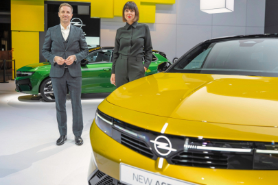 Florian Huettl a Rebecca Reinermann premiéra Opelu Astra a Astra ST