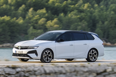 Opel Astra ST Hybrid