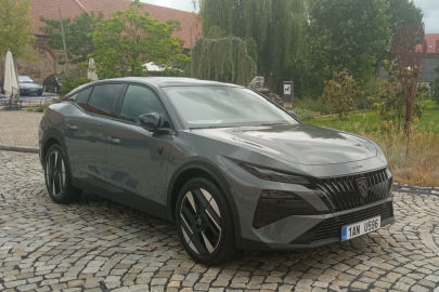 Peugeot 408