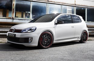 DOTZ Shift pinstripe red na voze Volkswagen Golf VI GTI 